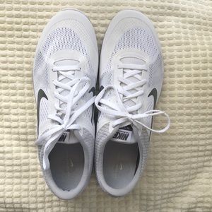 NEW - Nike In Season 5 Training Size 10 grey/white